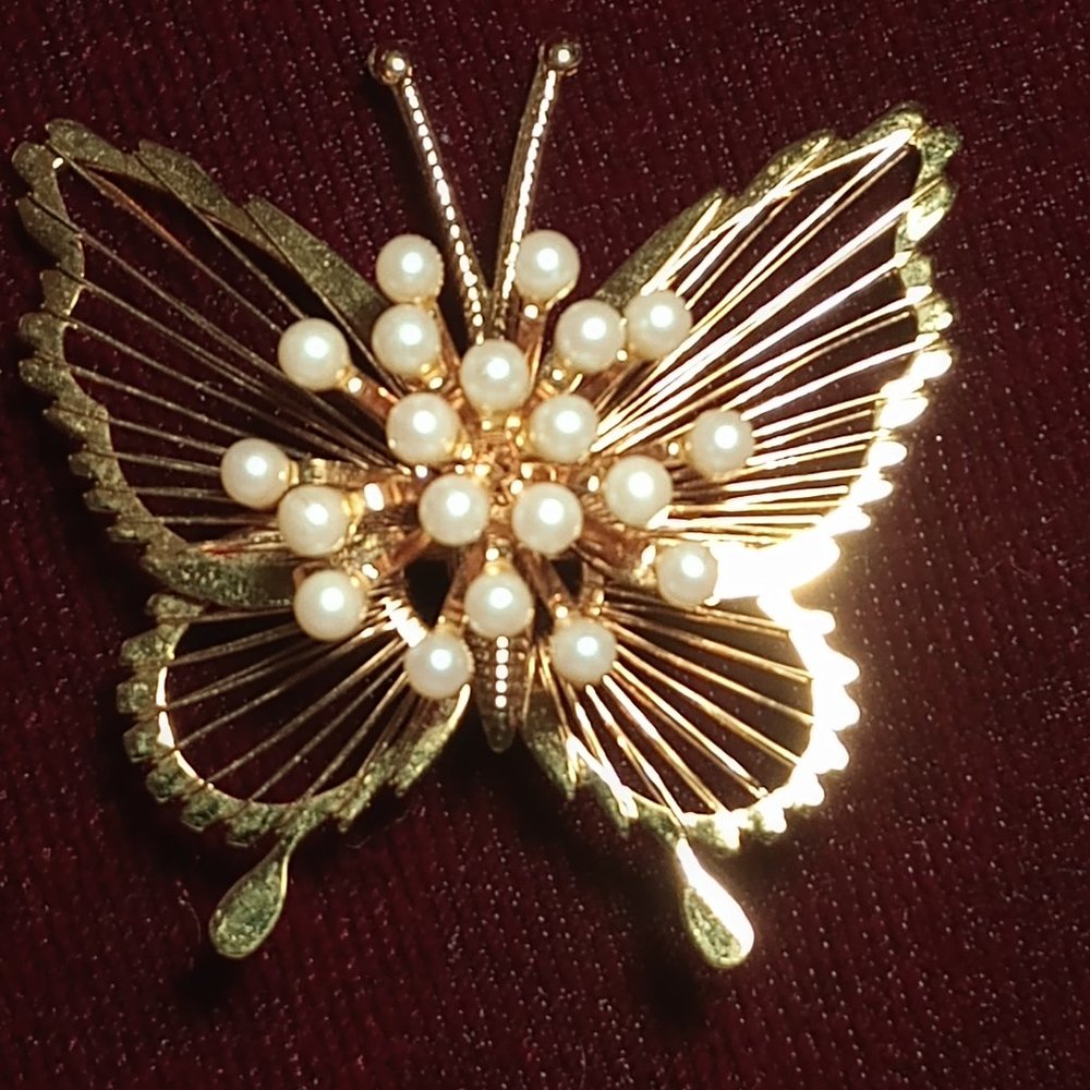 1990 Monet butterfly with pearls